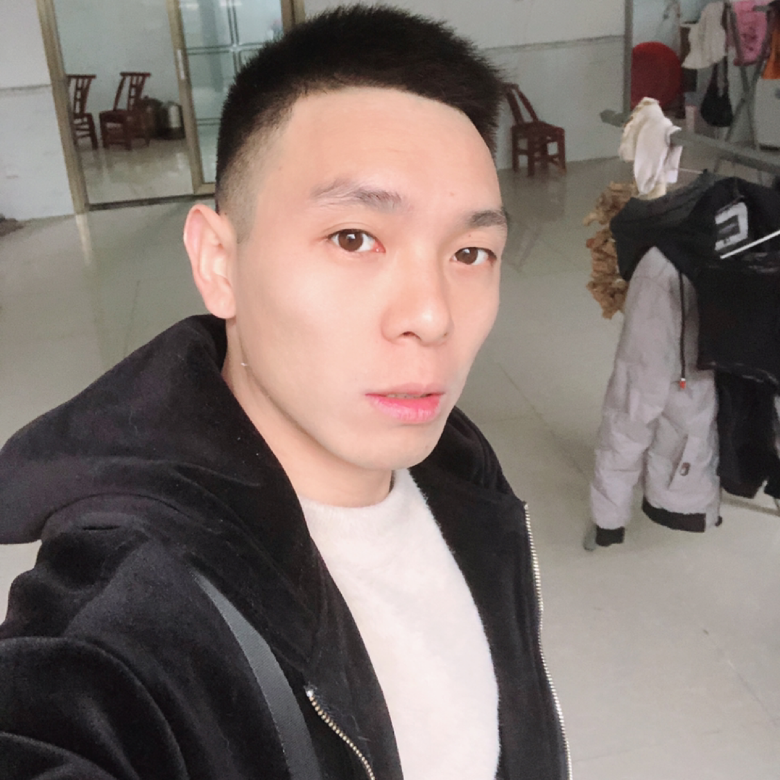 楼房回眸悲凉的照片
