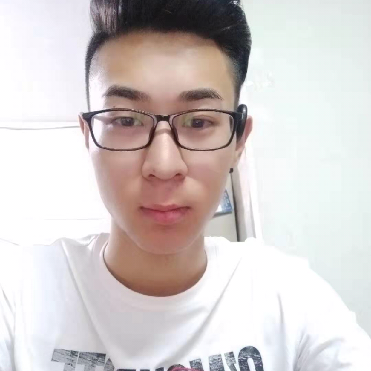 香水拿浅唱的照片