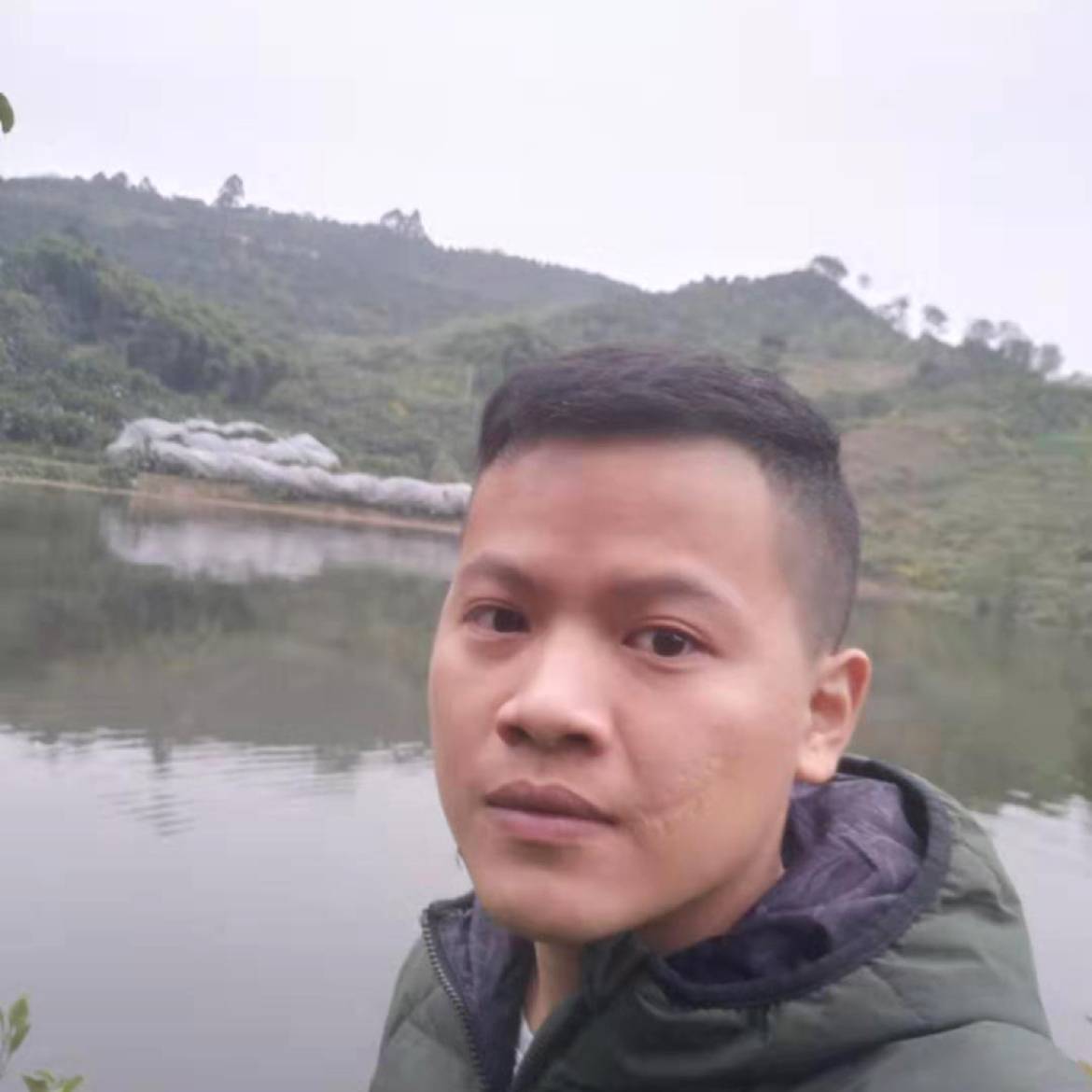 难过回首浮波的照片
