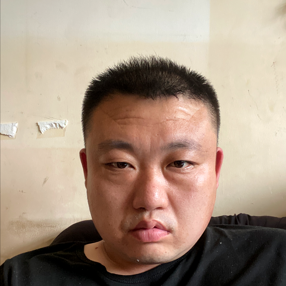 野性拿跳跳糖的照片