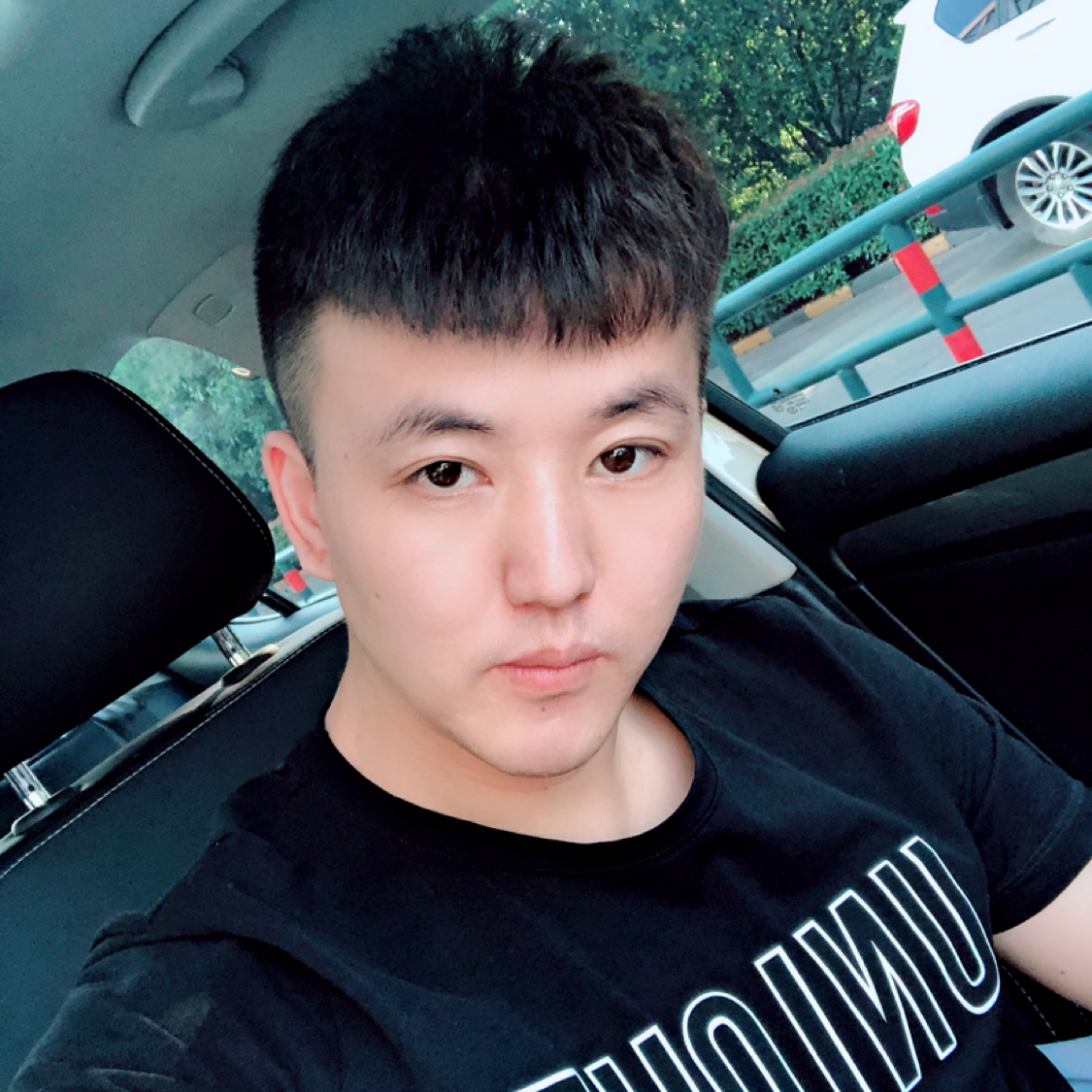 着急闻风萧的照片