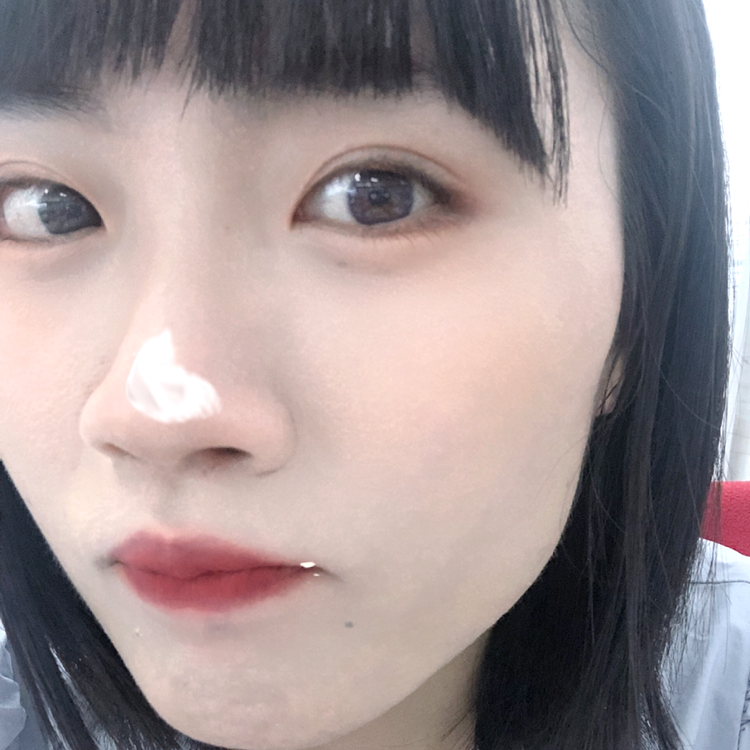 蜜粉凝眸忧心的照片