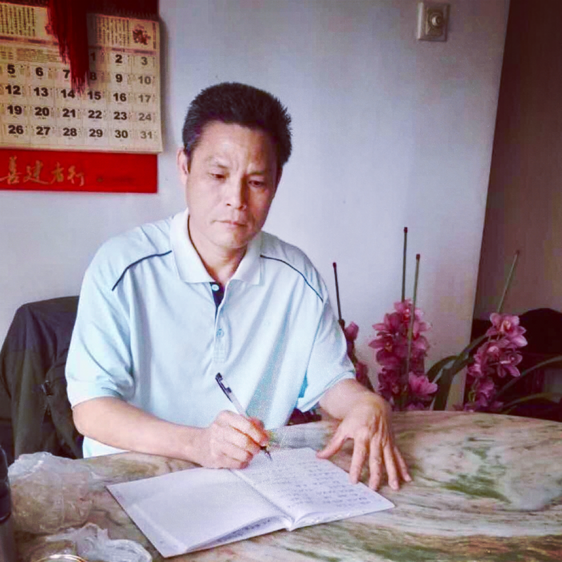 外向有花生的照片