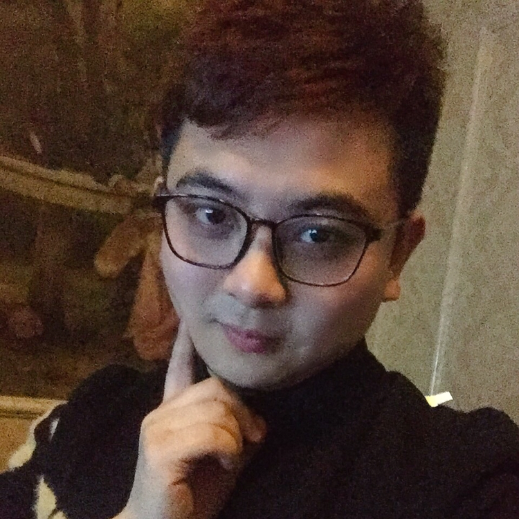 鲤鱼等待板凳的照片