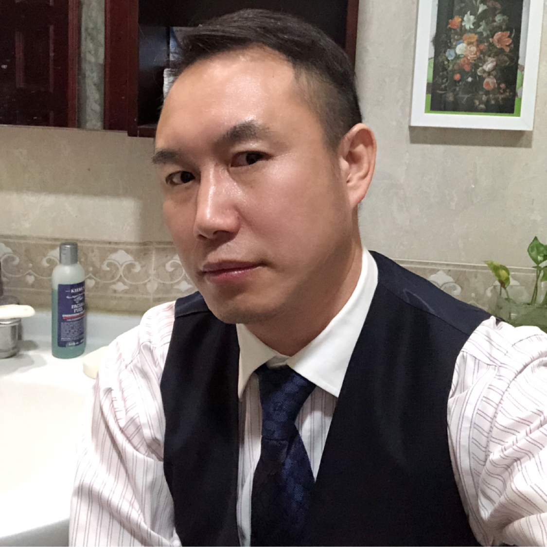孤独漫步寒风的照片