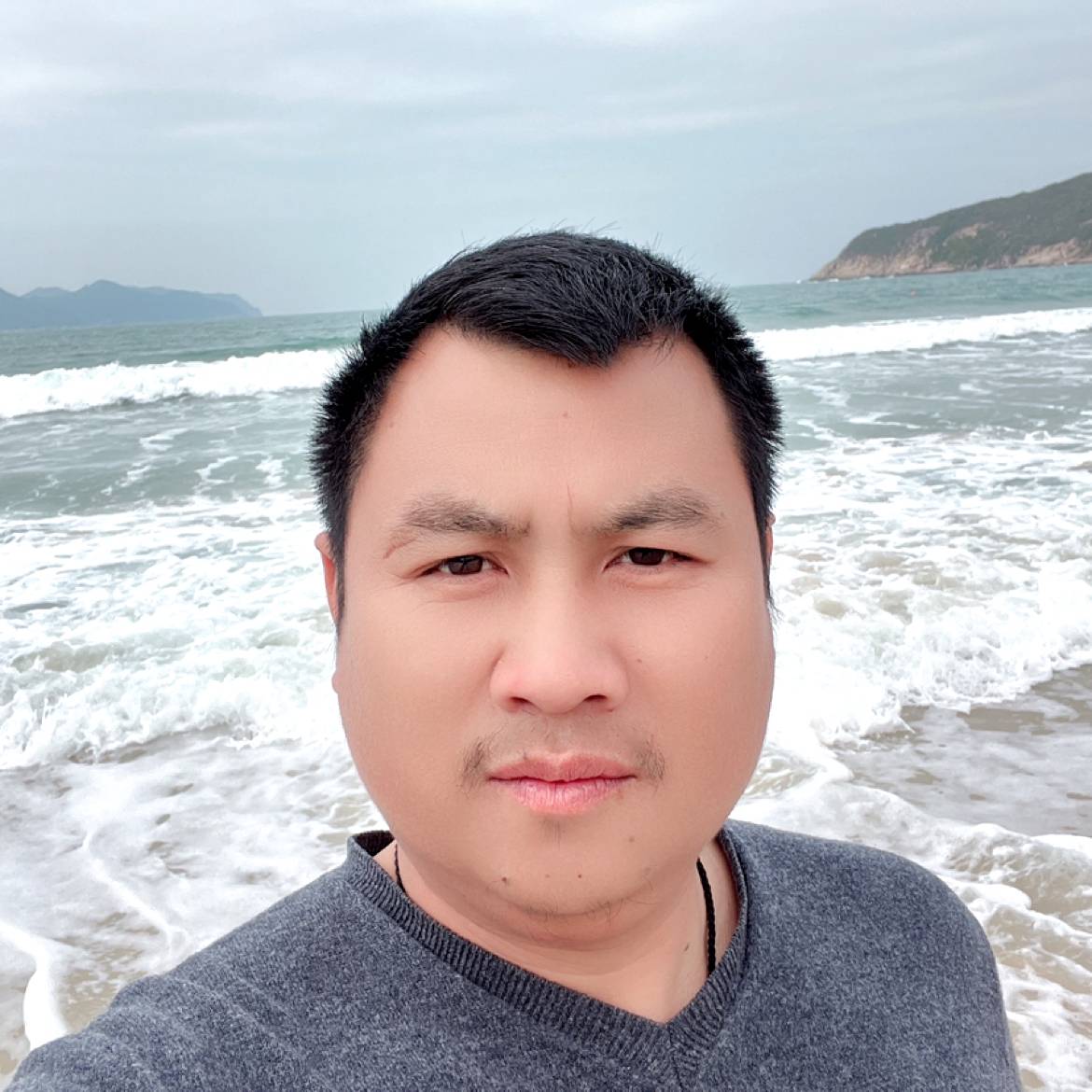 自信回眸碧影的照片