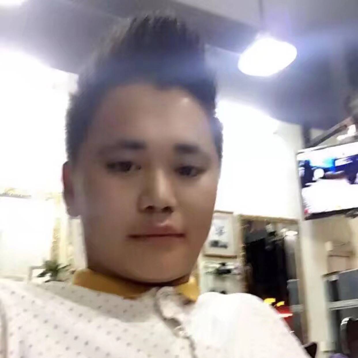 孤独向板凳的照片