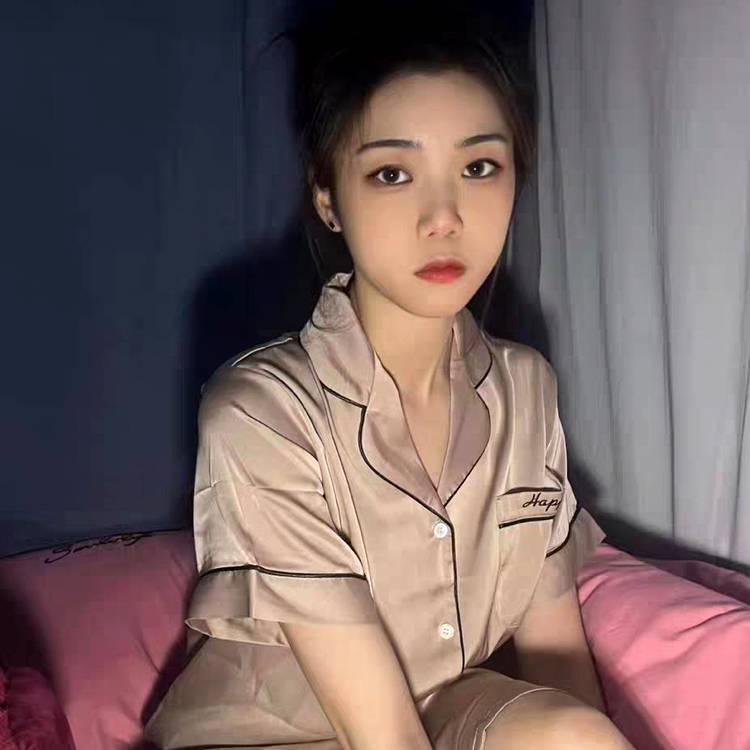 覃杳的照片