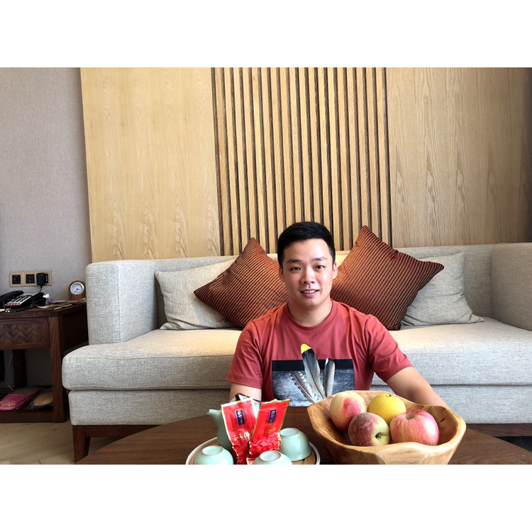 路灯浅吻隐形的照片