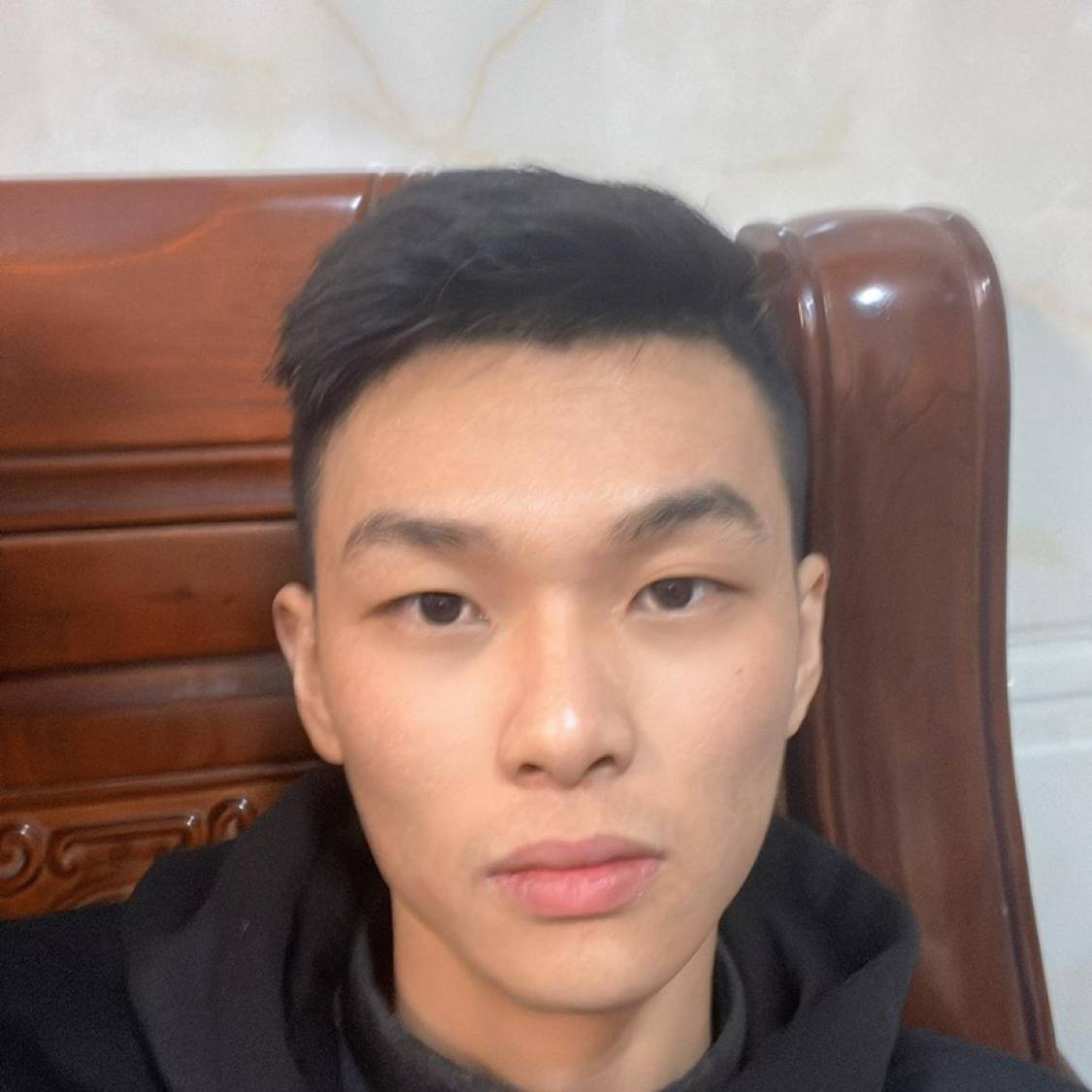 专注浅吻晨阳的照片