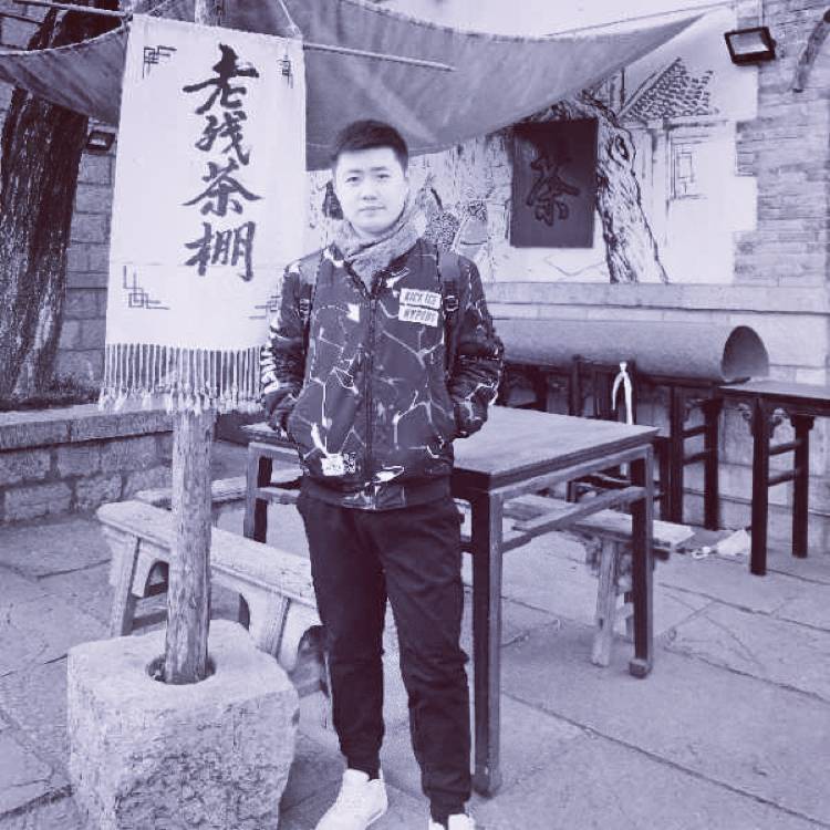 台灯勤恳的照片