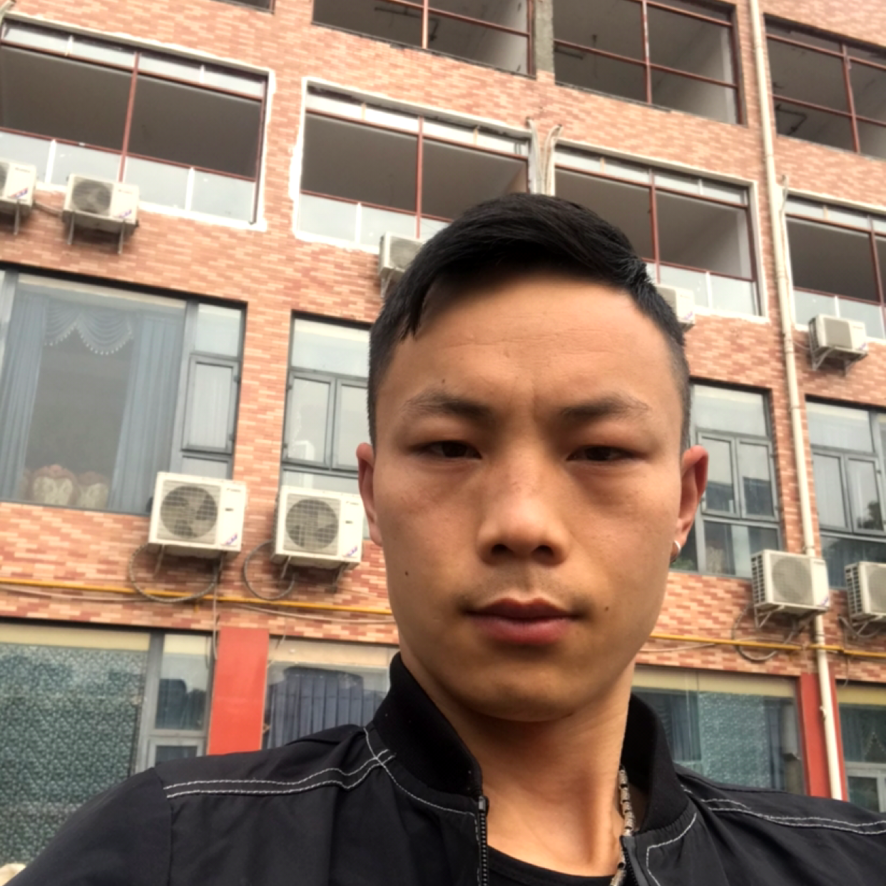 戒指等于错落的照片