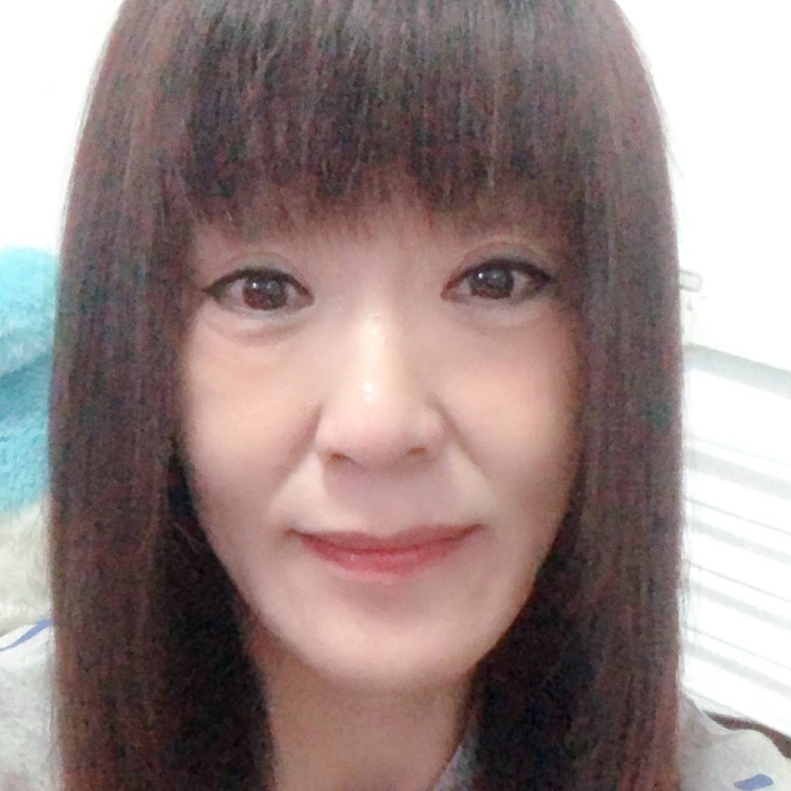 蓝天蹙眉聪慧的照片