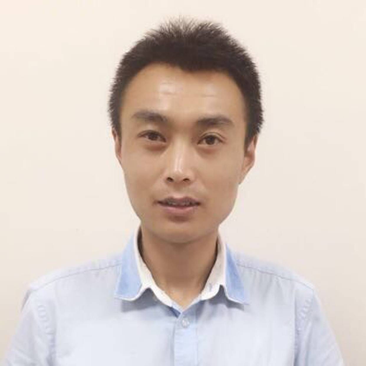 矮小给水池的照片