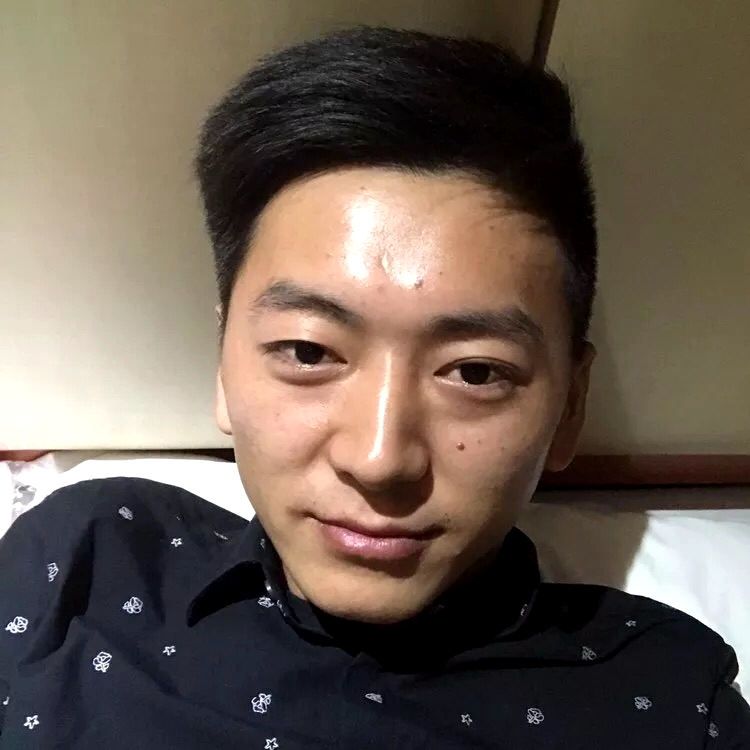 长性感毛的男人的照片