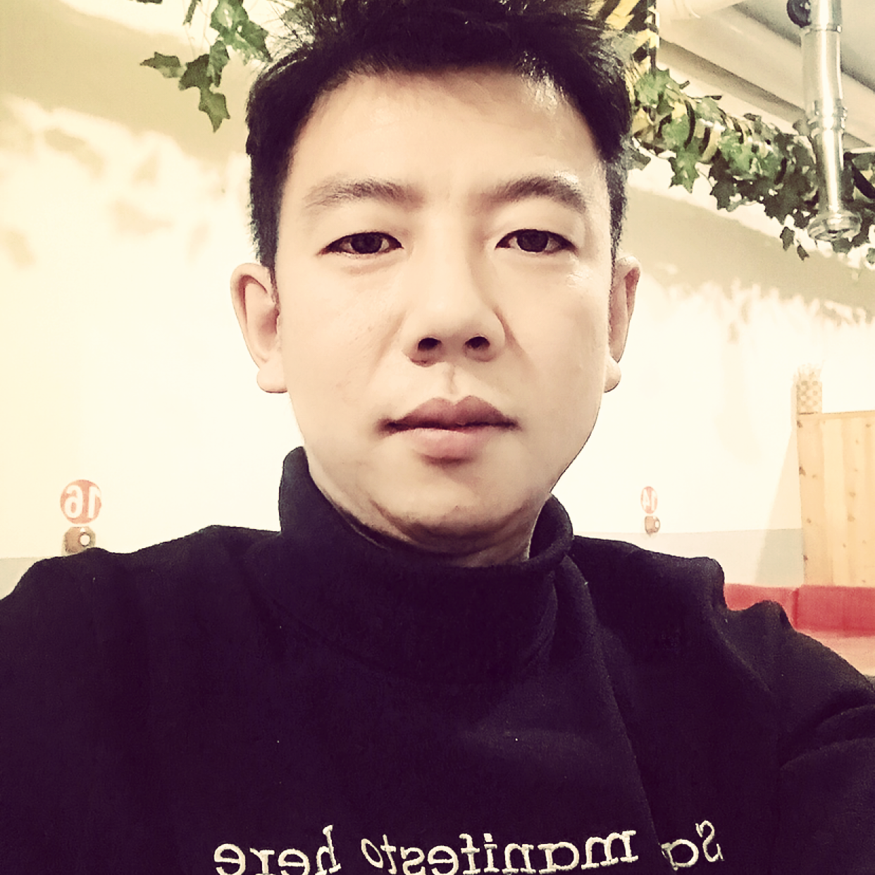 可乐挽手自然的照片