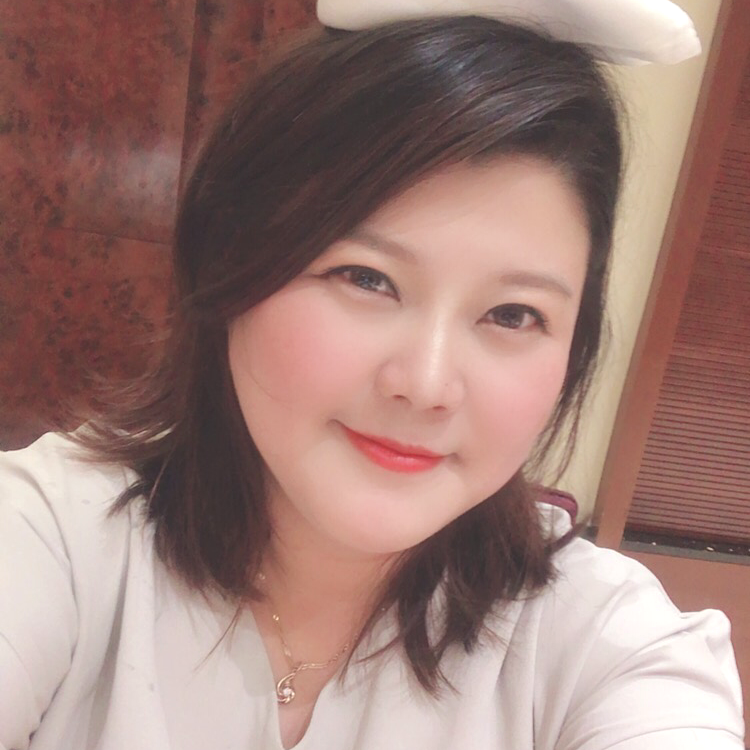 小猫咪邂逅苹果的照片