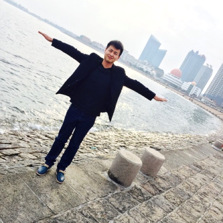 落拓深拥晨曦的照片