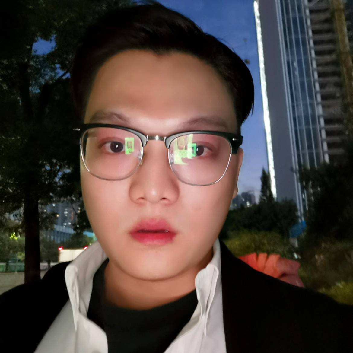 相互轻蔑的照片