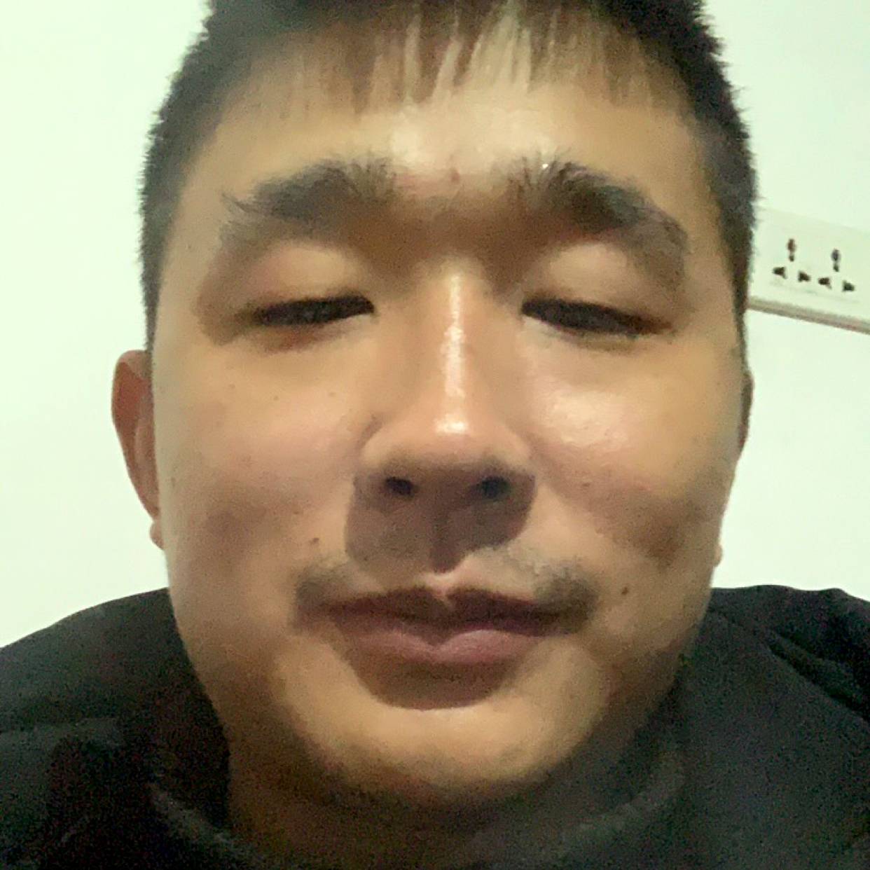忧伤的男孩的照片