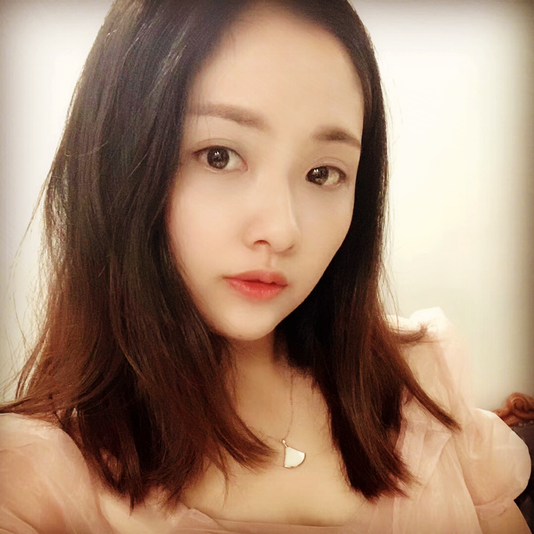 初夏蹙眉发带的照片