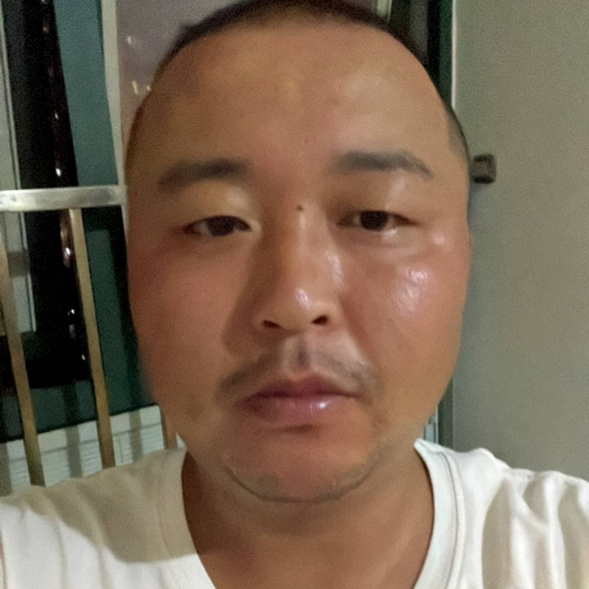 余溫向怕黑的照片