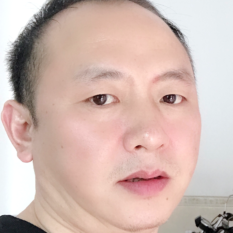 呆萌打音响的照片