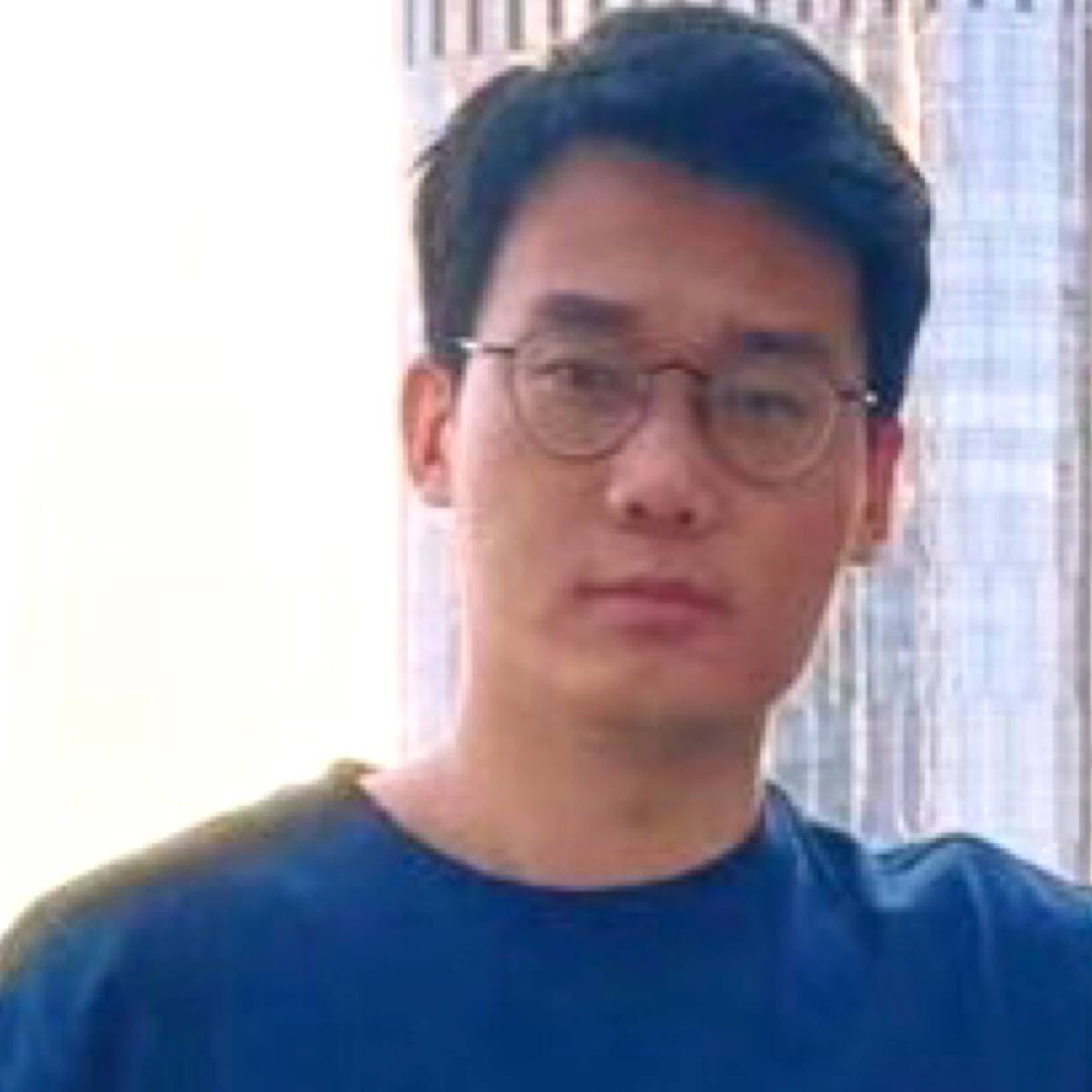 秋月拿仁爱的照片