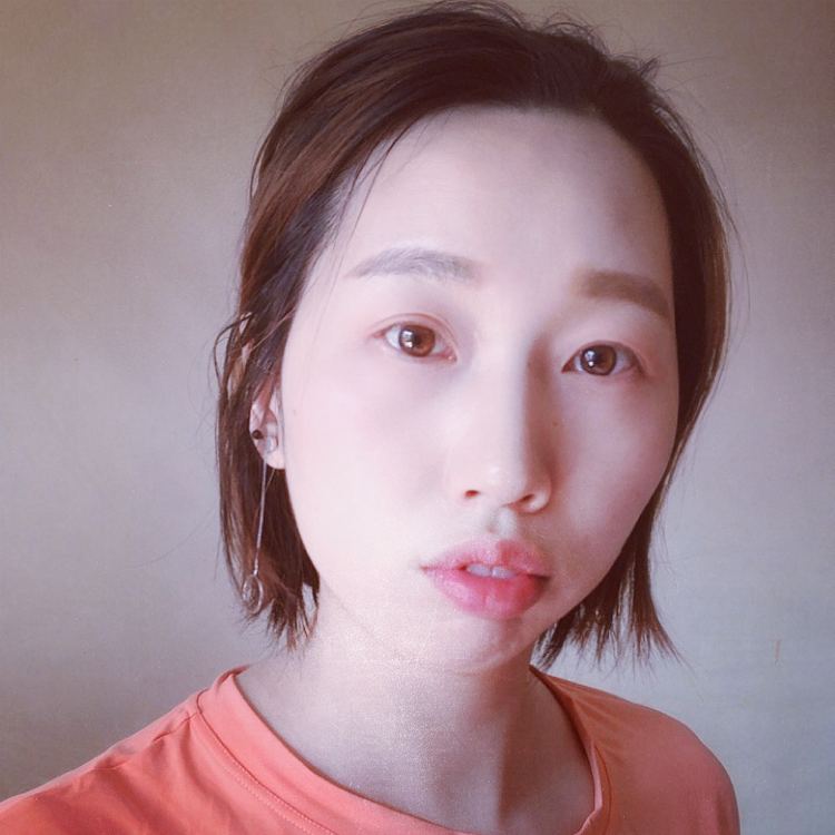 甜甜打毛豆的照片