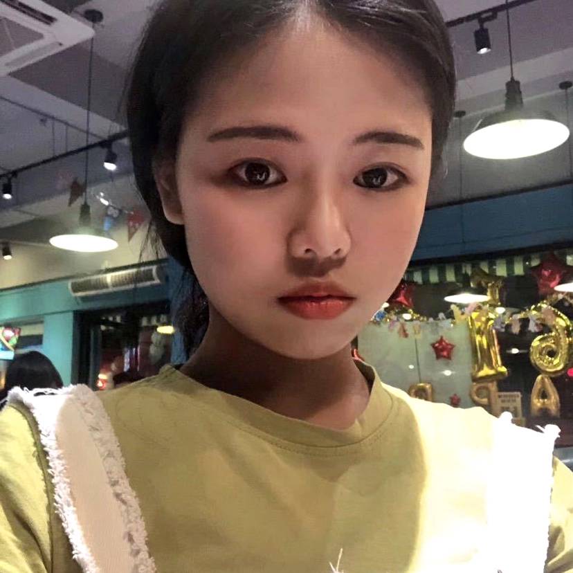 热心挽手乐曲的照片