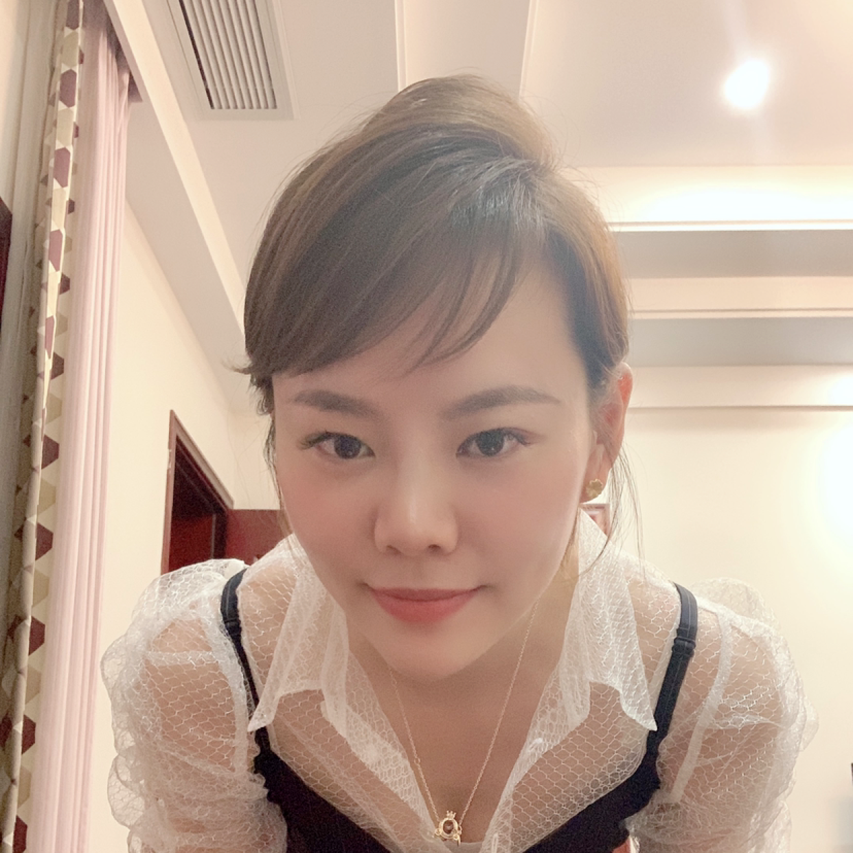 光着脚丫等你的照片
