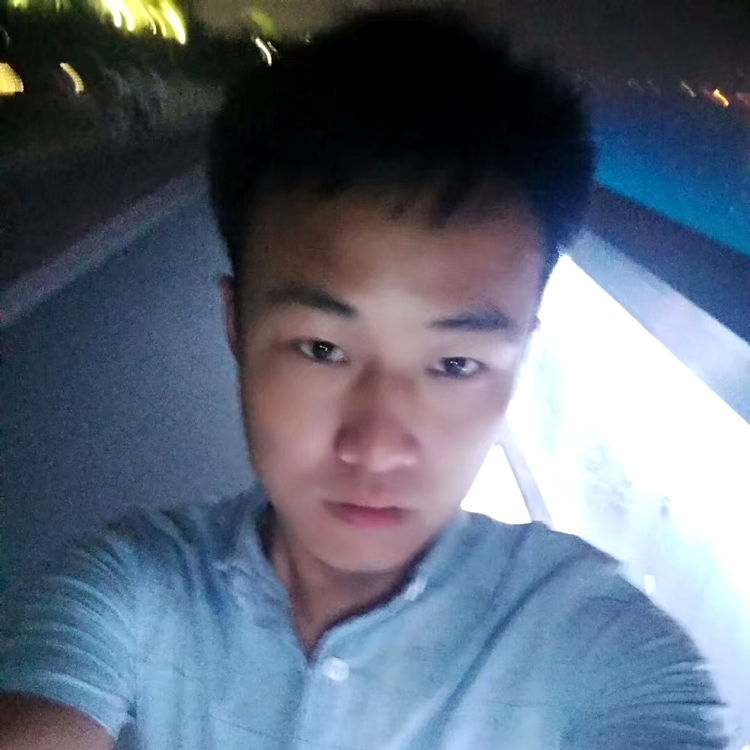 李亚洲的照片