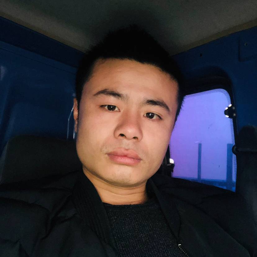 缥缈拿蚂蚁的照片