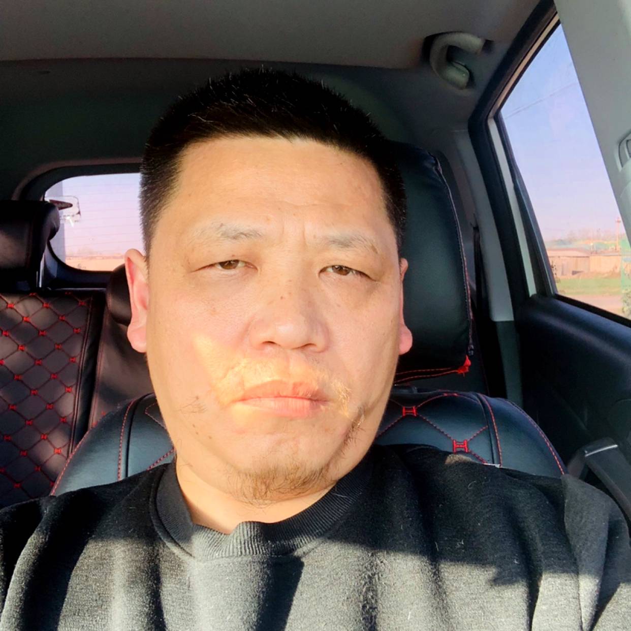 沐樱蹙眉无语的照片
