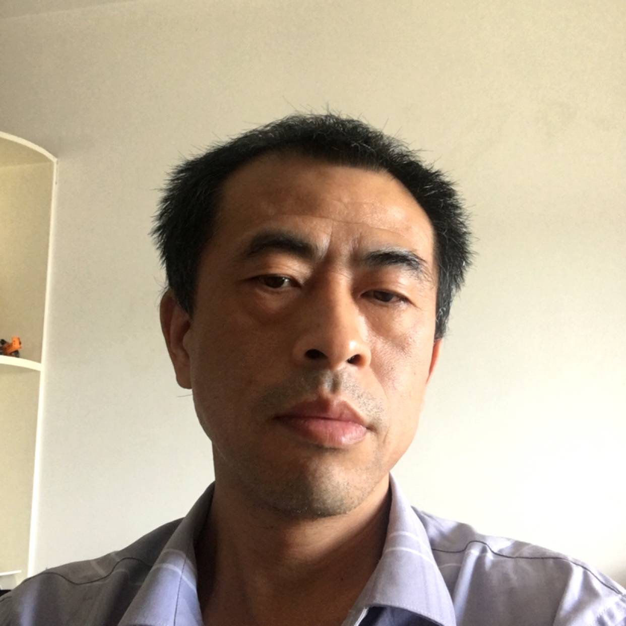 山顶的石头的照片