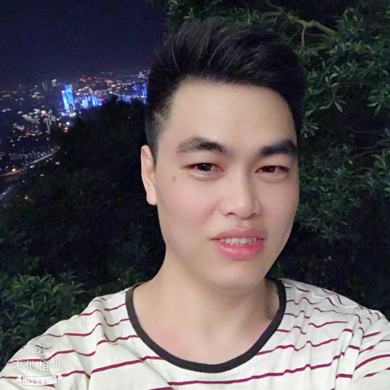 瘦瘦的人字拖的照片