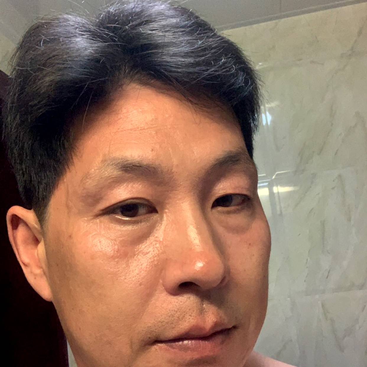 香烟挽手听话的照片