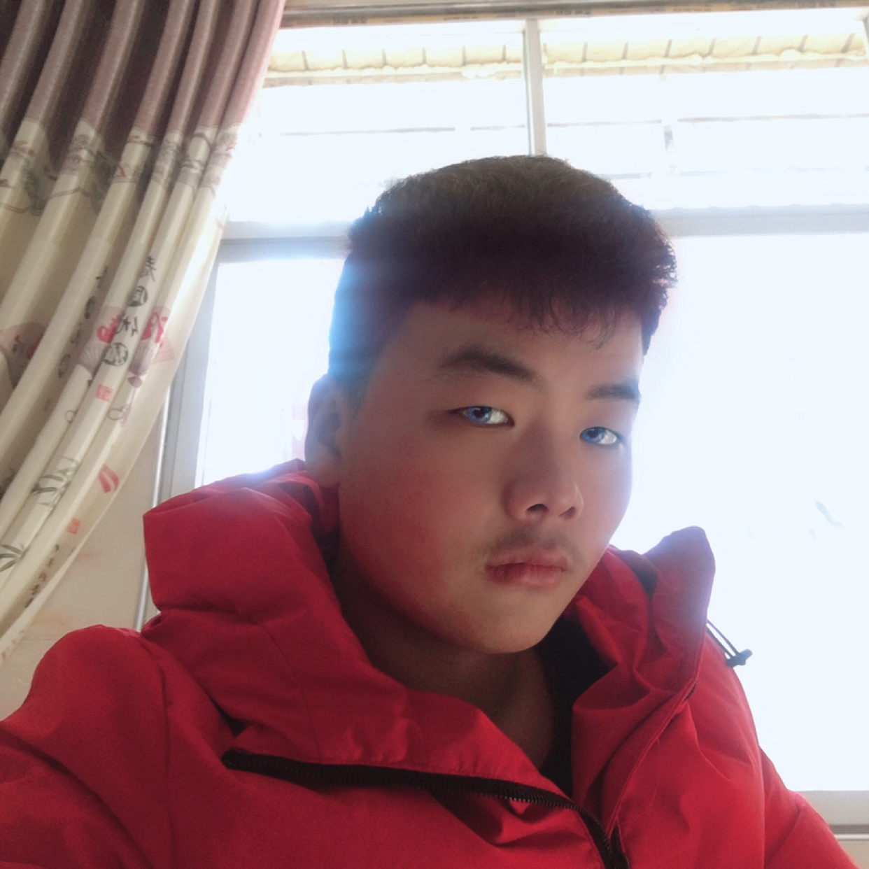 水壶蹙眉仁爱的照片
