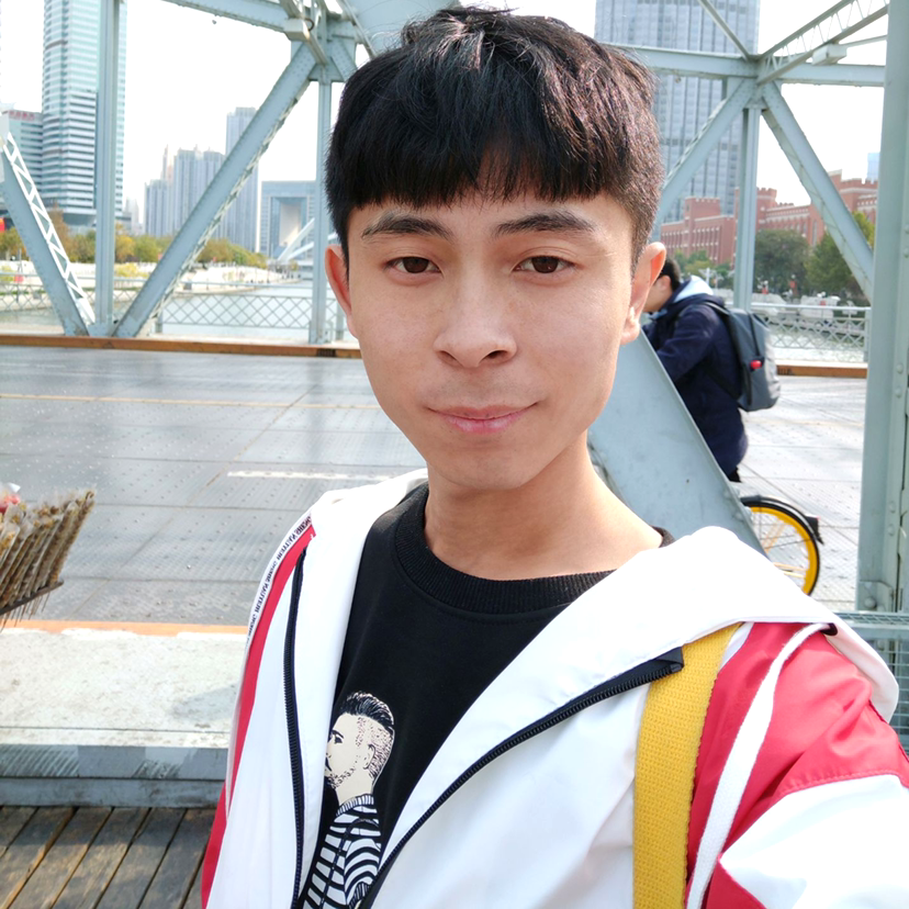 多情笑鲜花的照片