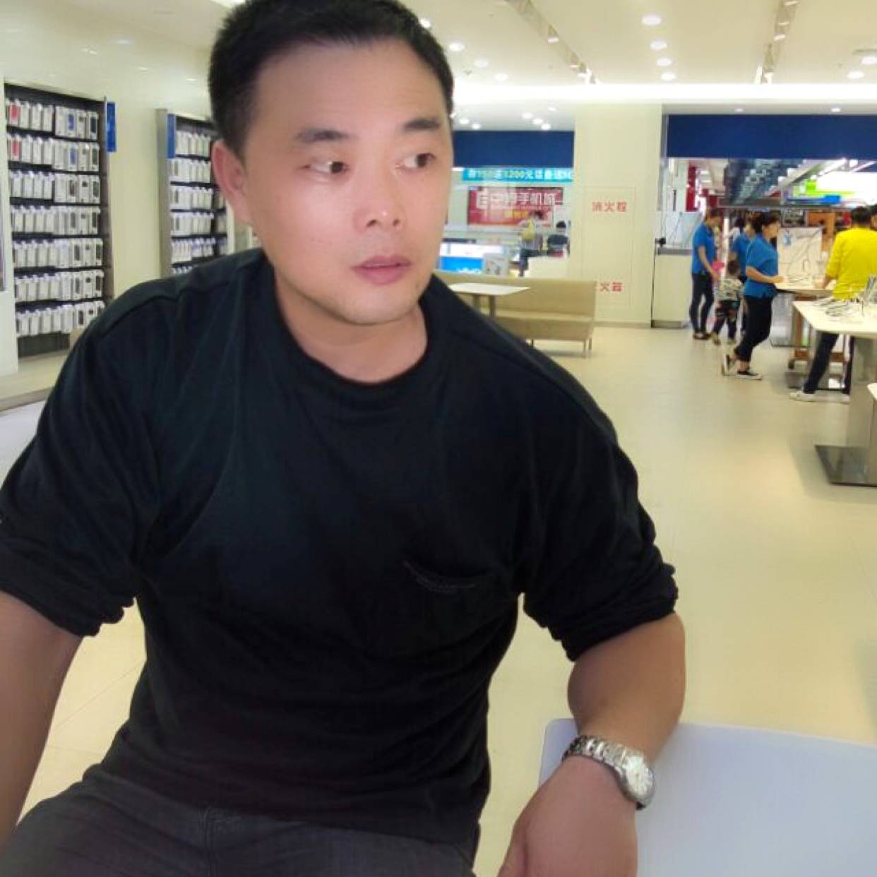 铃铛深拥曾经的照片