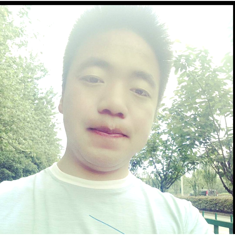 秋颜挽手细心的照片