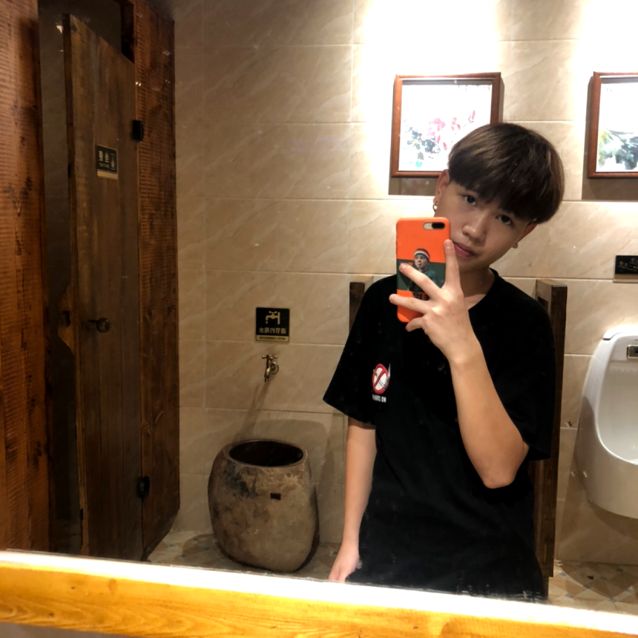 她已经不喜欢花了的照片