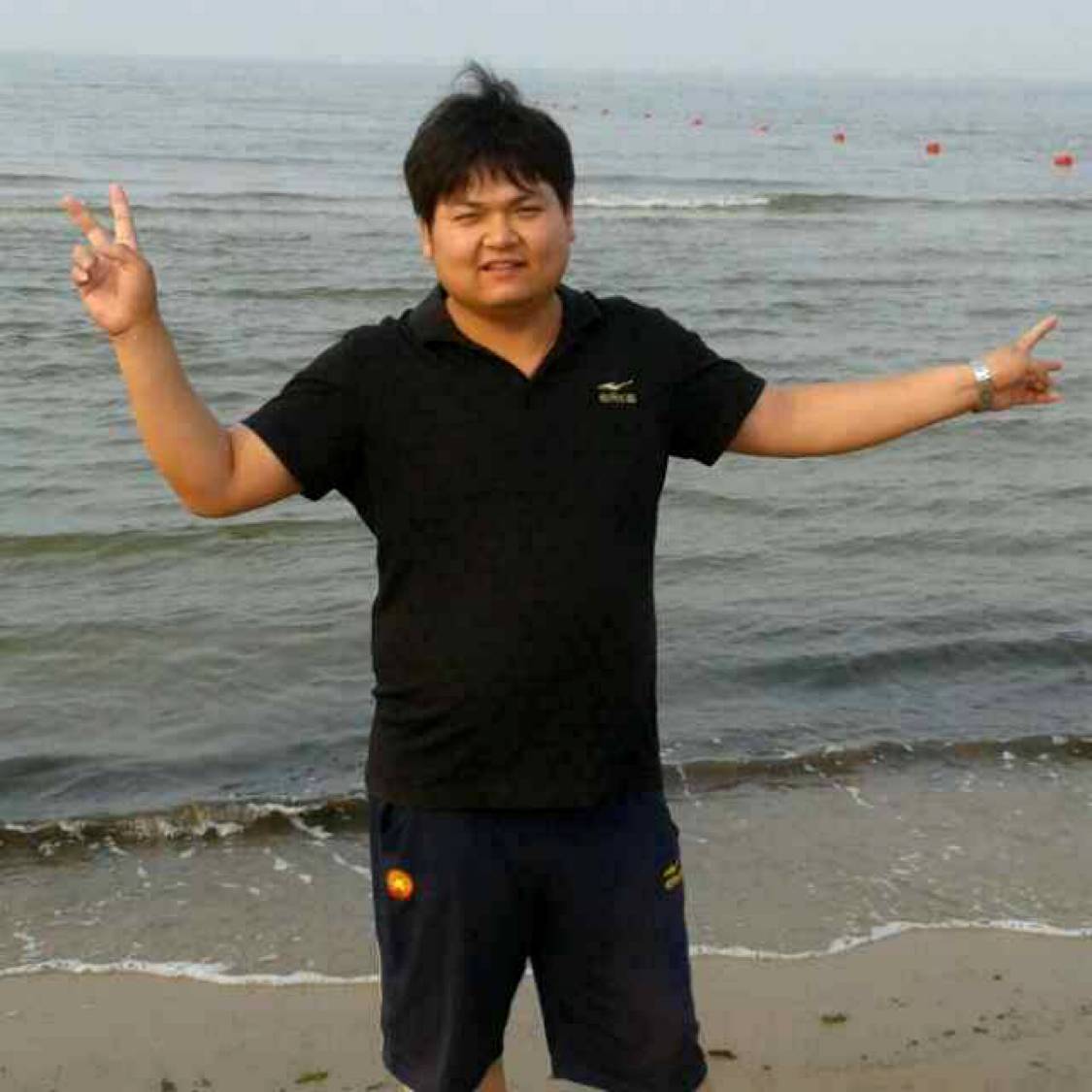 冷眸贤惠的照片