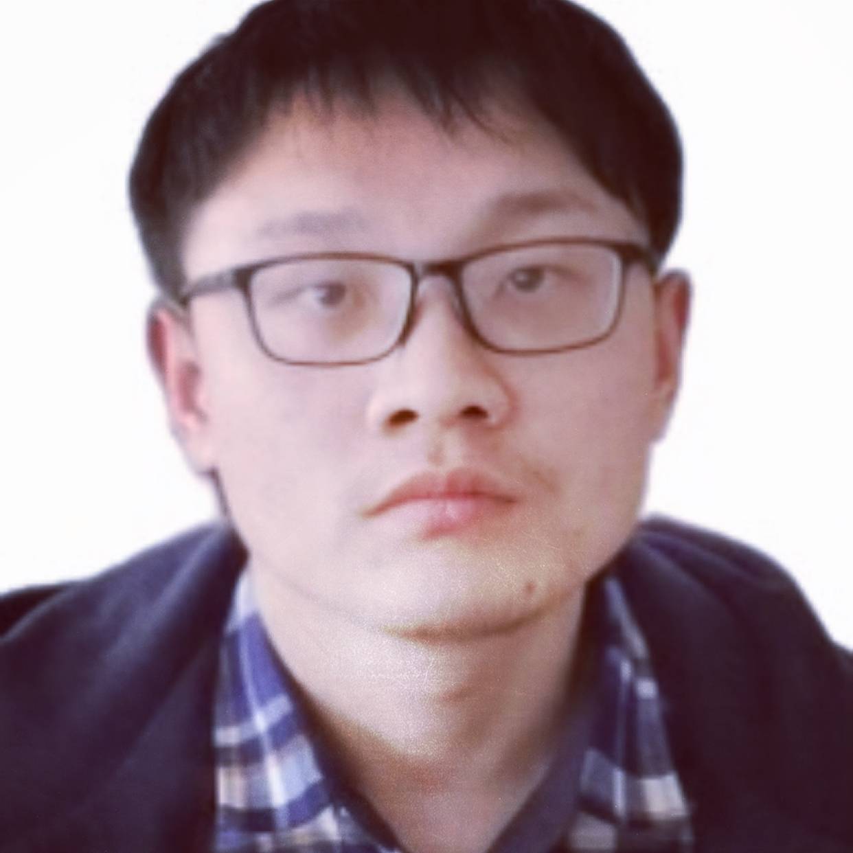 小蘑菇闻辛勤的照片