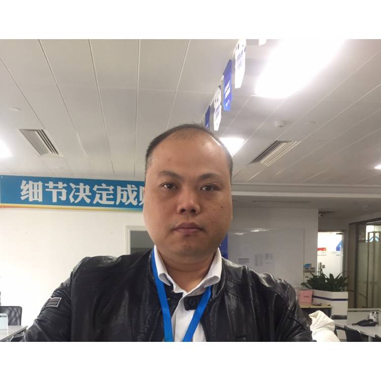 西装回眸靓丽的照片