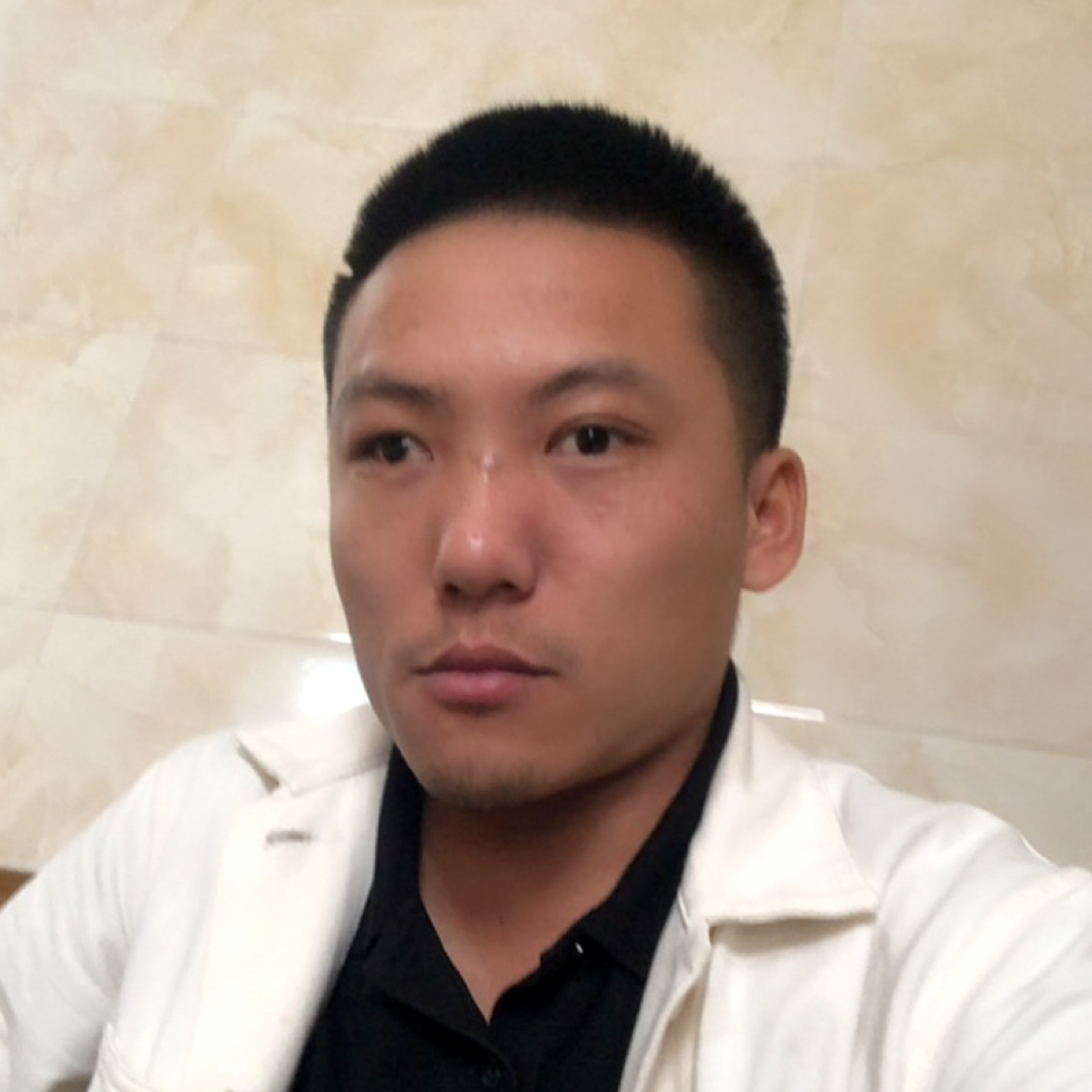 刘条路的照片