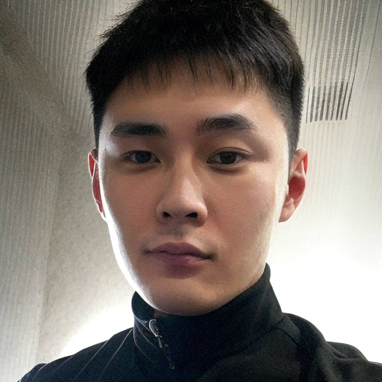 开朗尊云的照片