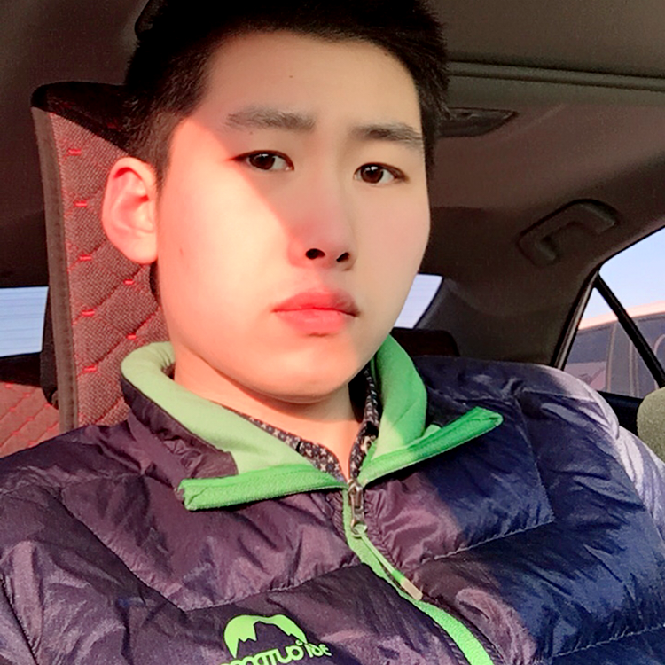 微笑拿时尚的照片