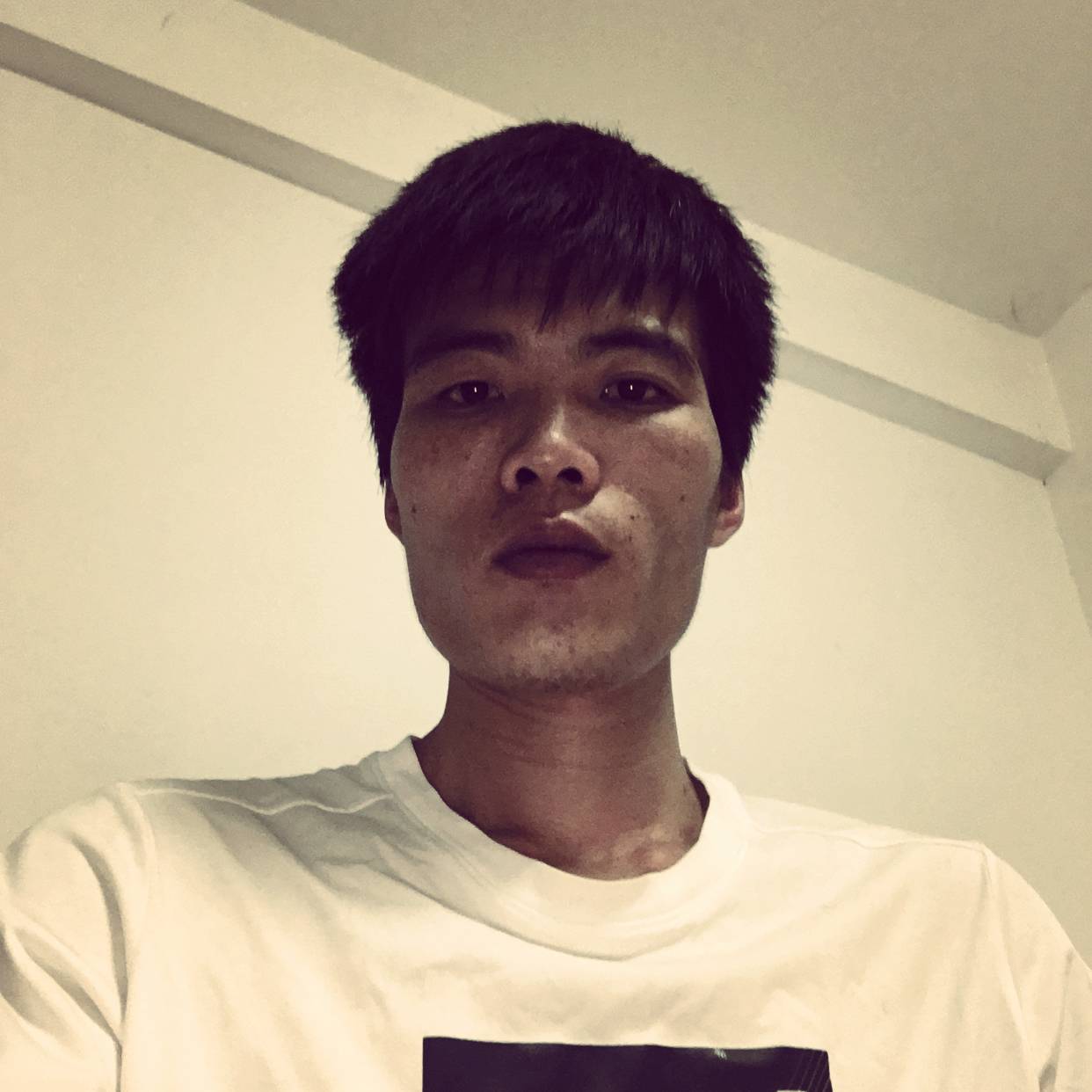 舒心回首白云的照片