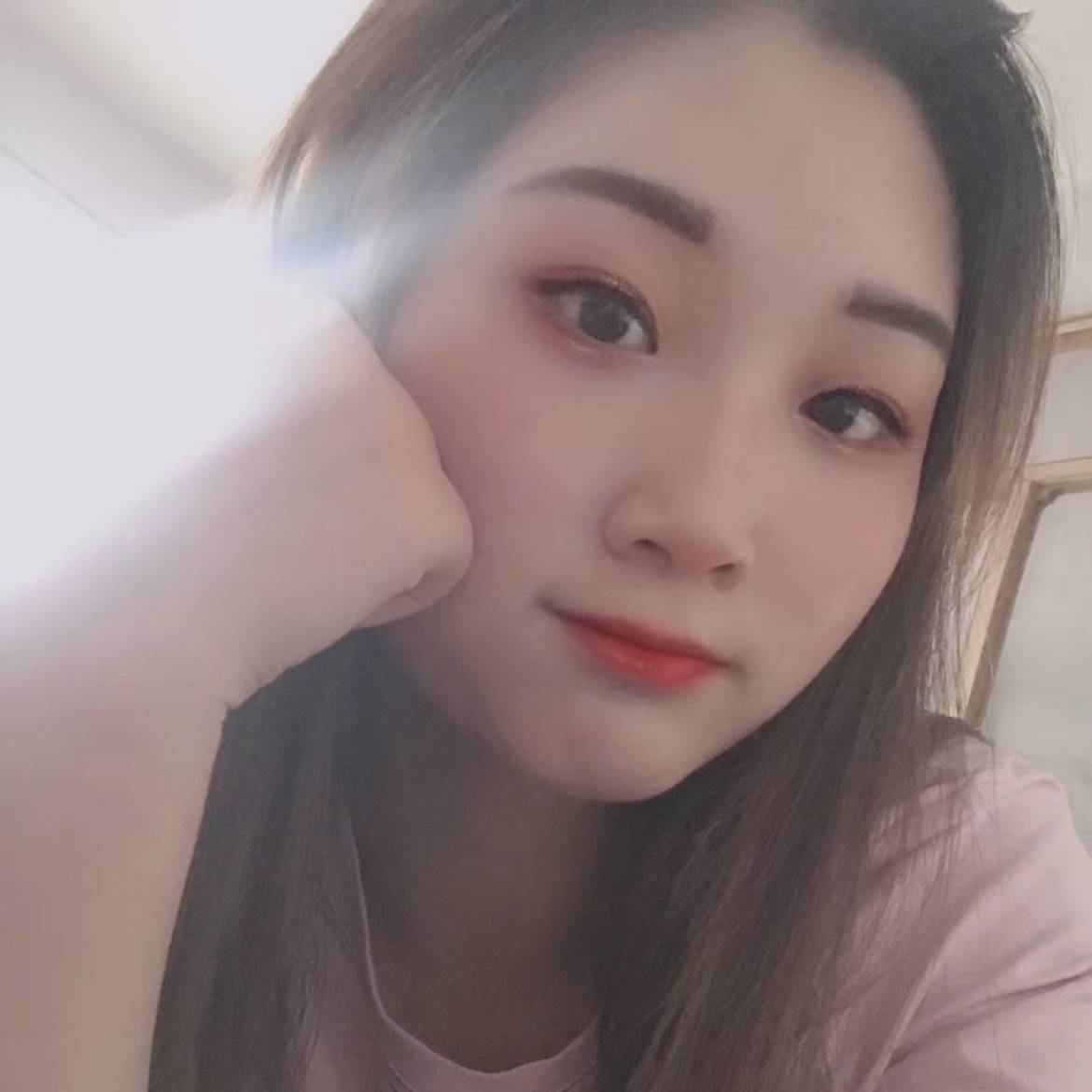 帽子挽手还单身的照片